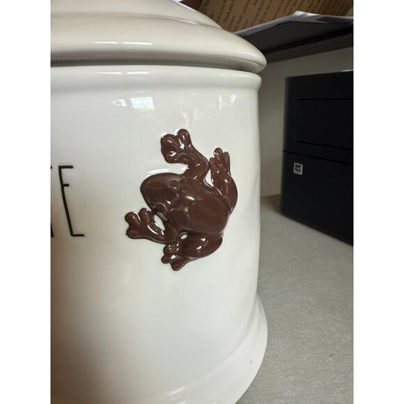 Rae Dunn "Chocolate Frogs" Harry Potter Cookie Jar Canister - NEW WITH TAGS - Picture 2 of 9